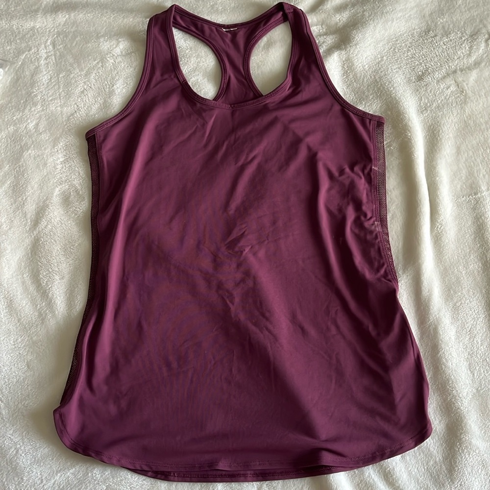 🔹Fabletics racer back workout tank🔹